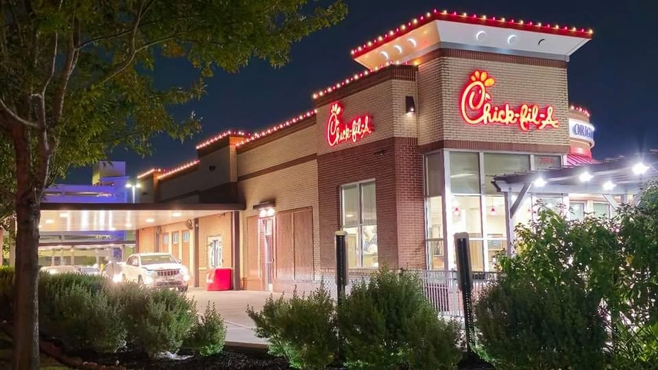 Red C9 commercial roofline lighting on a restaurant in Arlington County, VA